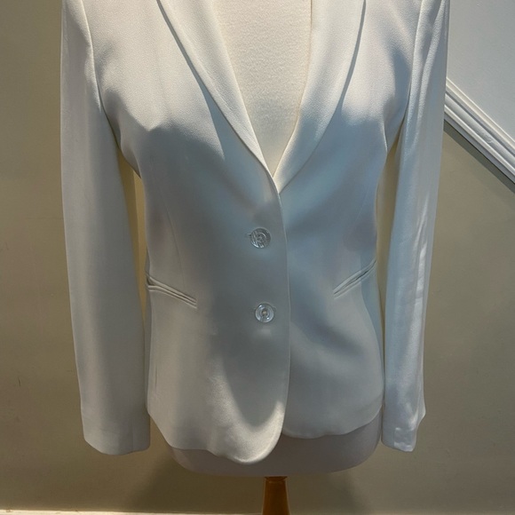 Massimo Dutti Crepe Cream Blazer - Picture 2 of 7